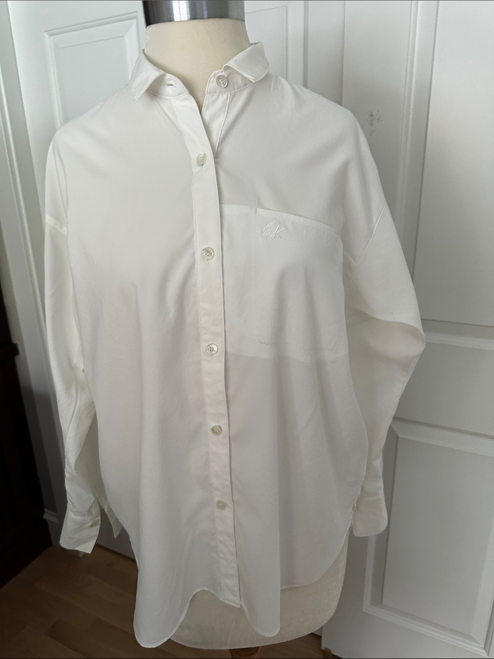 Relaxed White Button-Front Women's Blouse, Size M